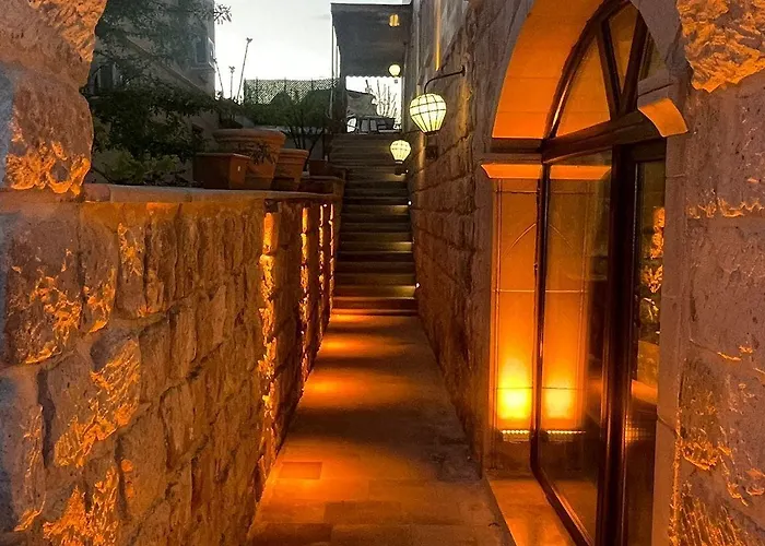 מלון Balloon View 3*